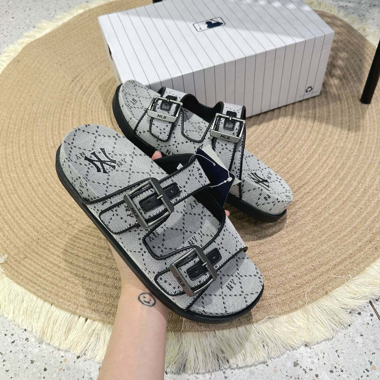 DÉP MLB NEW YORK YANKEES SLIDE SLIPPER HN Group #13 DÉP MLB NEW YORK YANKEES SLIDE SLIPPER HN Group